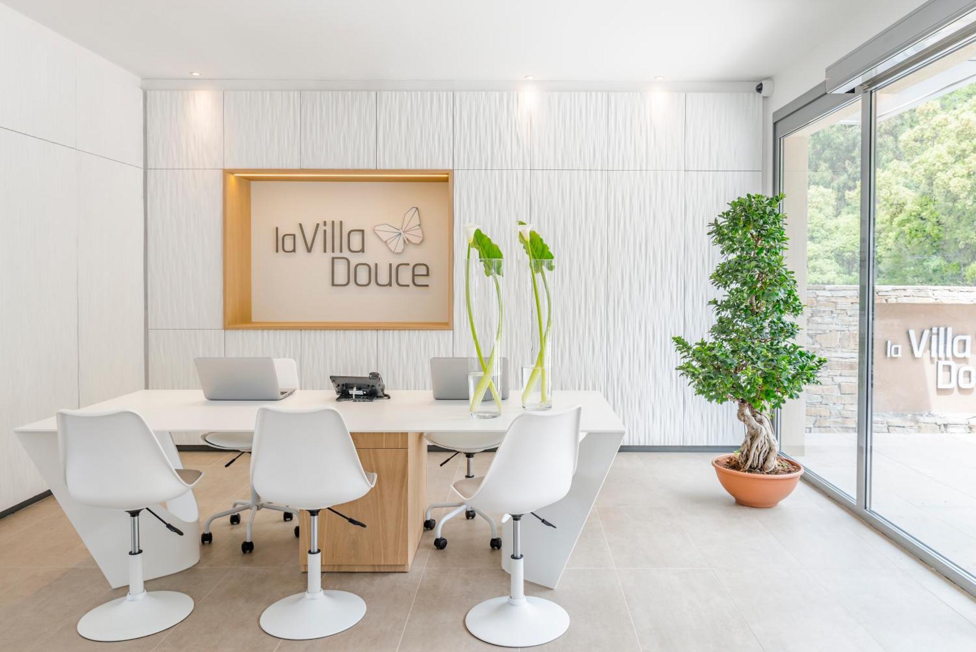Hotel La Douce 4*