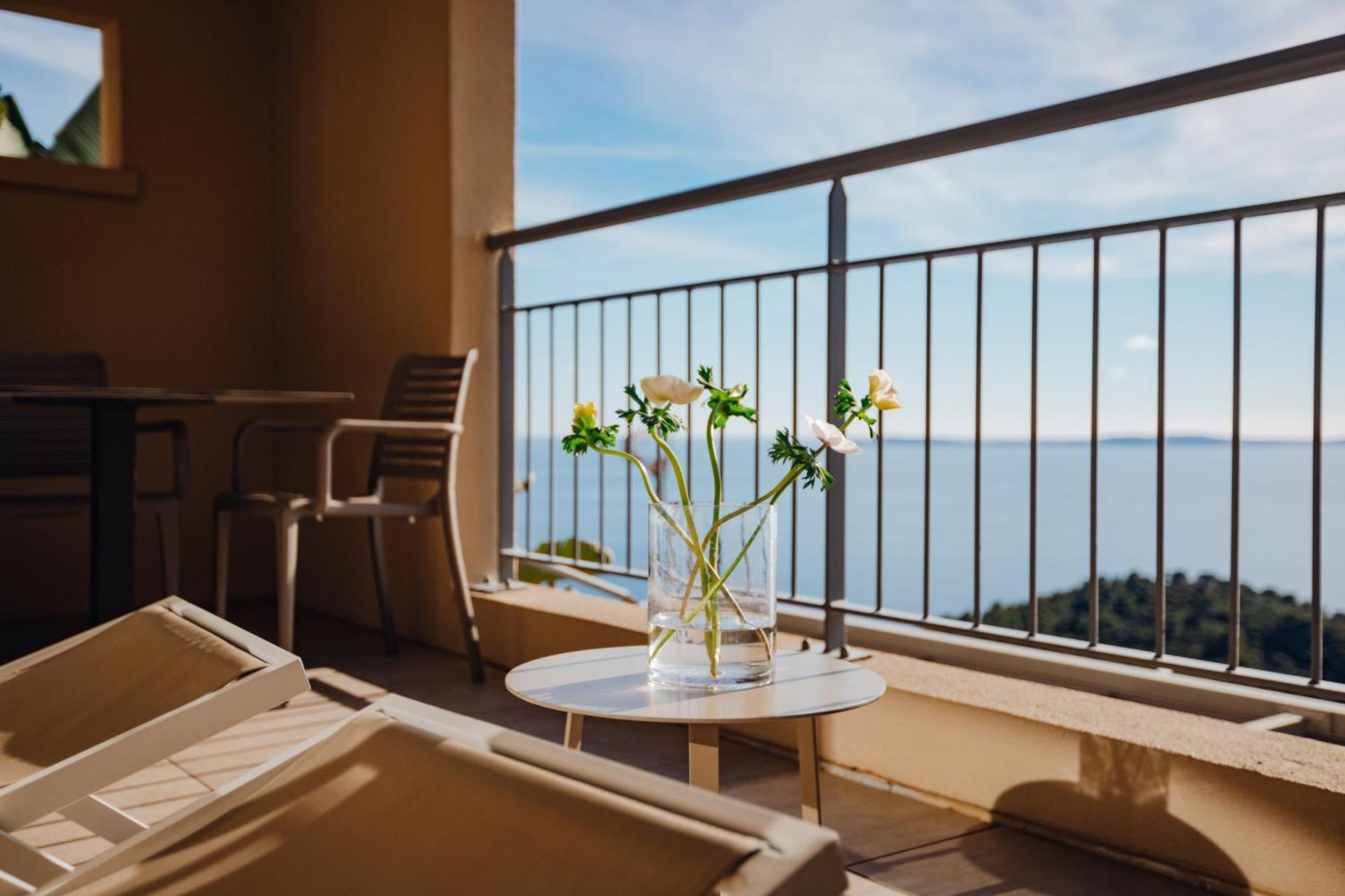 Hotel La Douce 4*